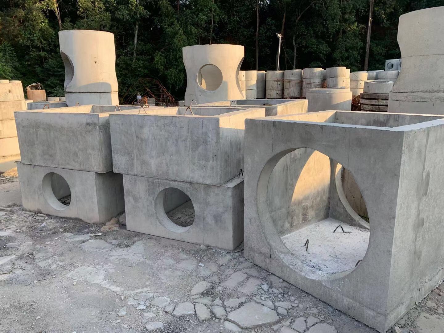 廣州番禹檢查井_預(yù)制_混凝土_成品_水泥-華堅檢查井生產(chǎn)批發(fā)廠家