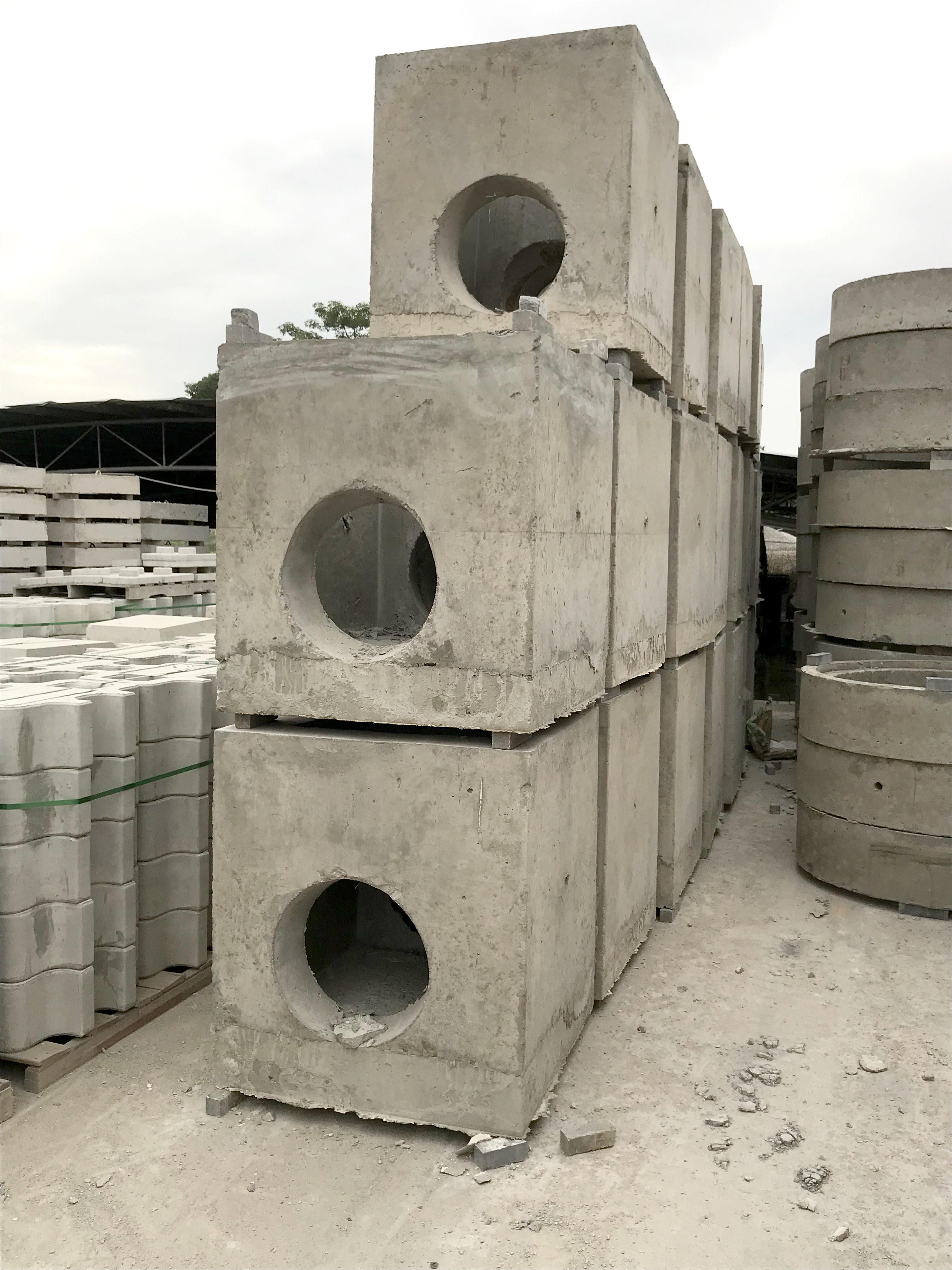 廣州南沙檢查井選華堅(jiān)水泥制品型號(hào)全-規(guī)格齊全-價(jià)格優(yōu)惠